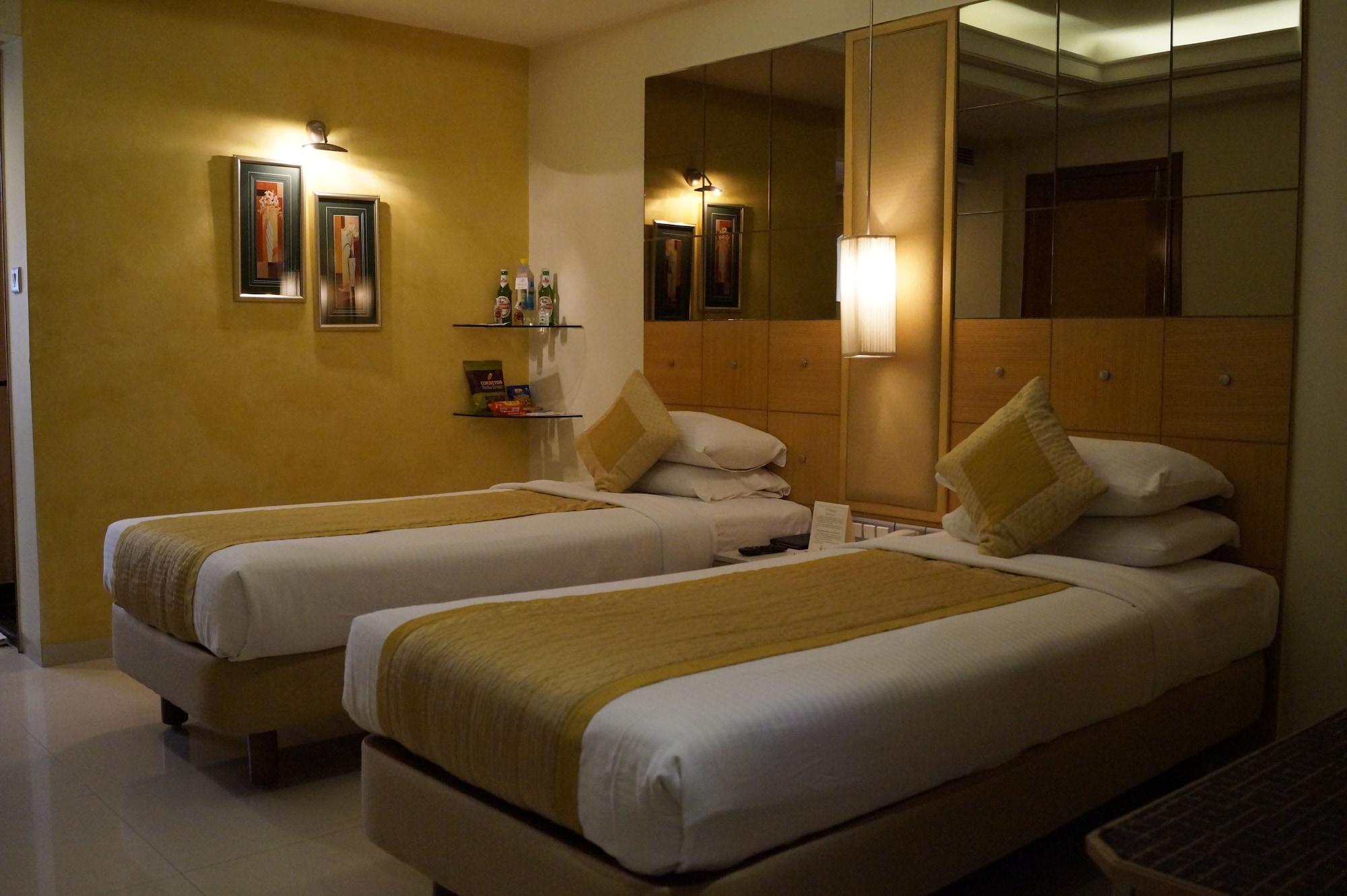 The President Hotel Bangalore Exterior foto
