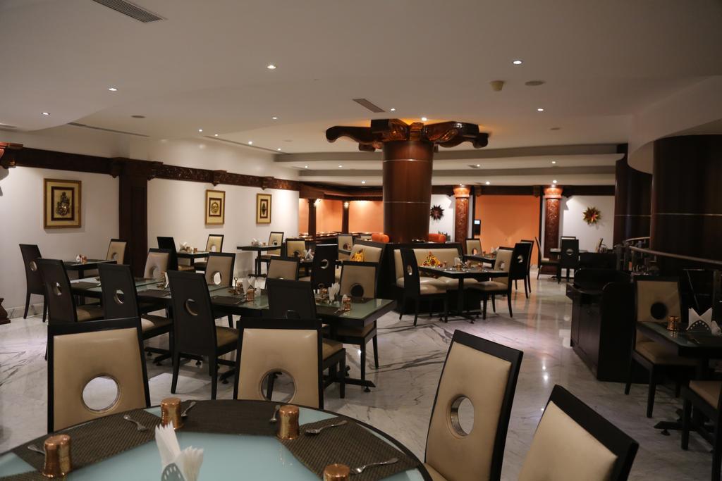 The President Hotel Bangalore Exterior foto