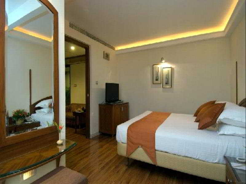 The President Hotel Bangalore Exterior foto
